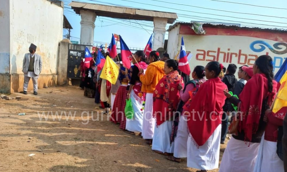 भिडियो हेर्नको लागि माथि तस्बिरमा रहेको प्ले बटन क्लिक गर्नुहोस्।